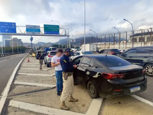 As equipes emitiram 363 autos de infração com abordagem a motoristas infratores, além de outros 48, sem abordagem