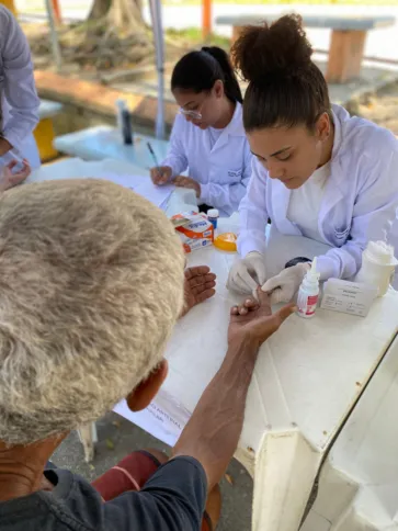 Teste de glicose pode ser feito na tenda montada na Praça João Saldanha