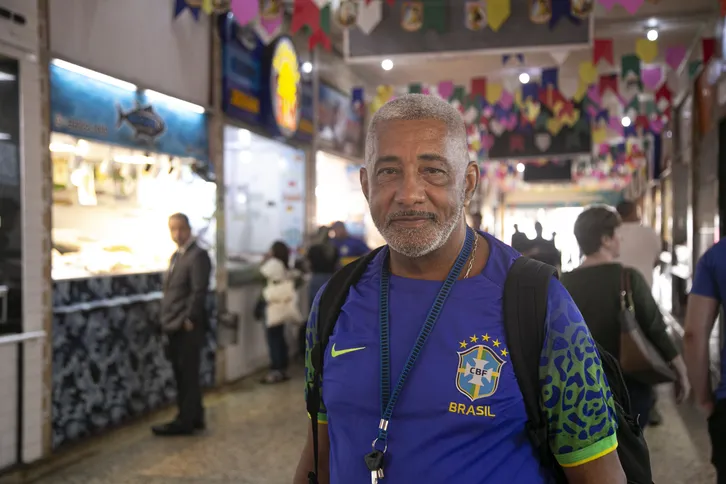 Cliente do Mercado São Pedro comemora a "Semana do Pescado"