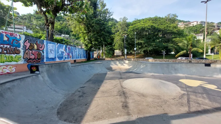 Imagem ilustrativa da imagem Skatepark Carlos Alberto Parizzi traz visual esportivo e jovial para a orla de São Francisco