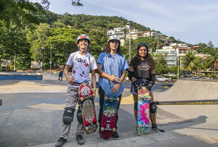 Imagem ilustrativa da imagem Skatepark Carlos Alberto Parizzi traz visual esportivo e jovial para a orla de São Francisco