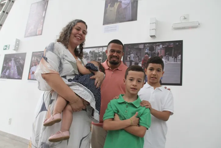 Quem já marcou presença na mostra foi um dos expositores, o fotógrafo gonçalense, de 39 anos, Edu Gomes, que ao lado de sua esposa e seus filhos