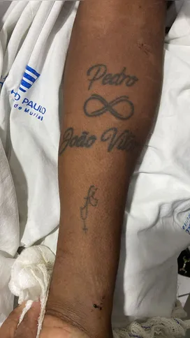 Tatuagem que ajudou na identificação de Leonardo