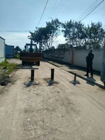 Cinco toneladas de material usado para barricadas foram apreendidas