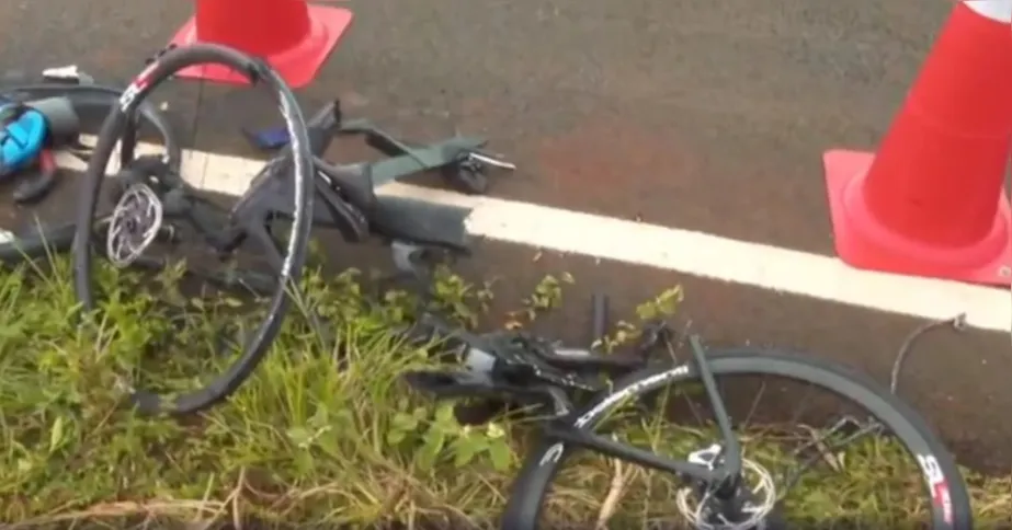 Bicicleta da atleta ficou destruída