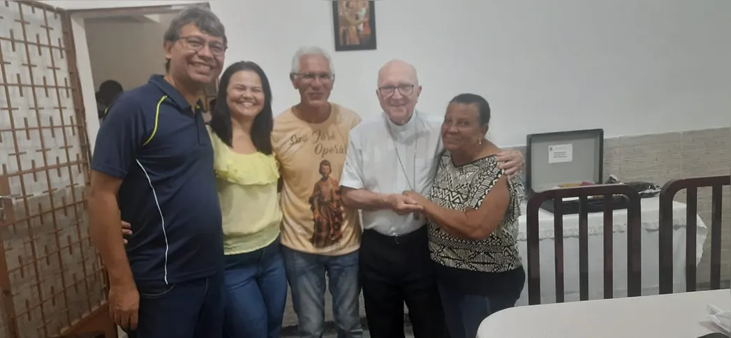 Fabio, esposa Patricia, Padre Dé, Dom Alano e a mãe de Patricia, dona Ana