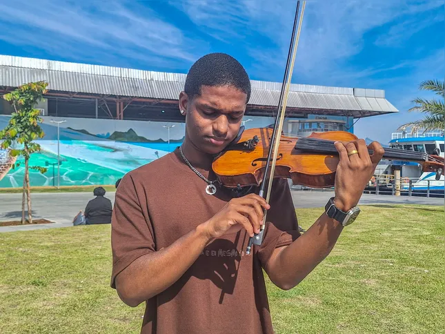 Ítalo Santos é músico pela Academia Juvenil da Petrobrás
