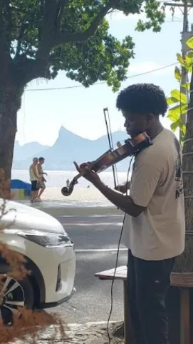 Imagem ilustrativa da imagem Arte urbana: A música de rua como ferramenta de transformação social que possibilita o sonho de chegar aos palcos