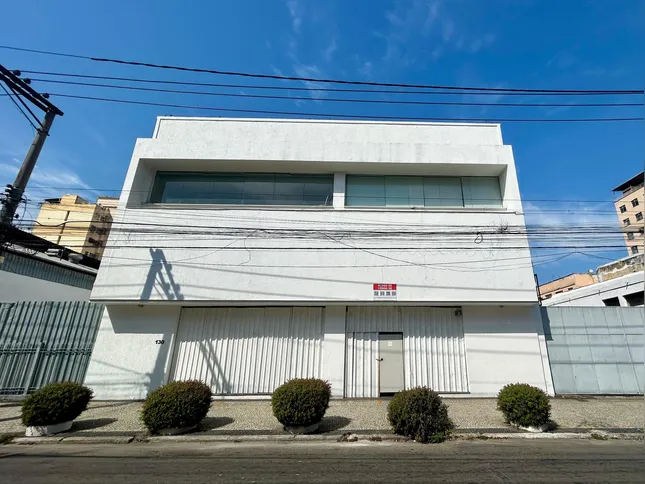 Atingo banco do Bradesco no Centro de Niterói, na Rua Marechal Deodoro