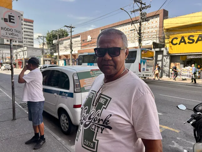 Valdecir Azevedo diz que teria que se acostumar a usar o aplicativo do banco caso sua agência fechasse