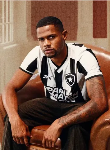 Camisa do Botafogo ocupou a sétima colocação em lista das mais bonitas do ano passado