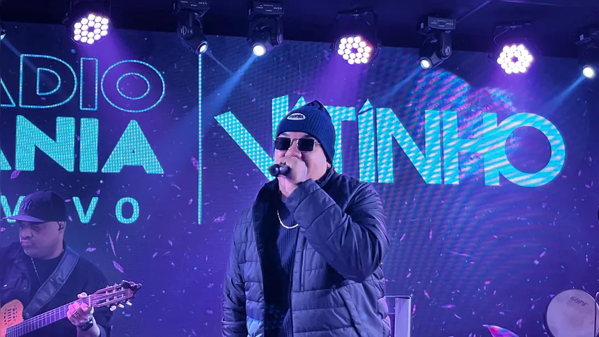 Imagem ilustrativa da imagem Cantor Vitinho agita fãs nos estúdios da Rádio Mania