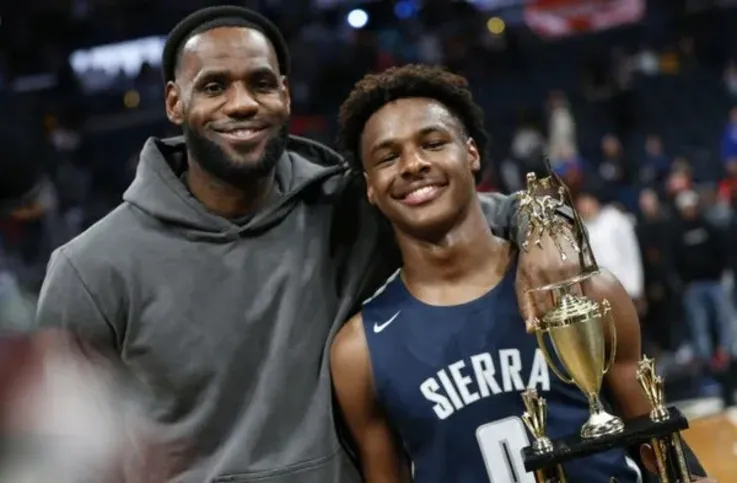 Bronny James, o filho de 18 anos do astro da NBA Lebron James, sofreu uma parada cardíaca