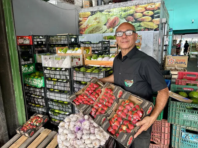Para o vendedor que trabalha há um ano no Ceasa, as datas comemorativas ajudaram nas vendas de morango