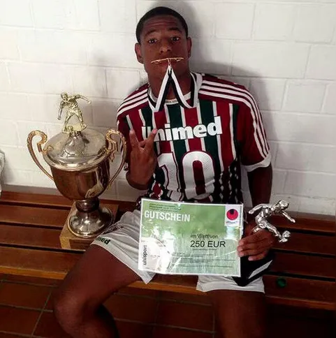 Imagem ilustrativa da imagem Craque na base do Fluminense, Robert larga o futebol e começa carreira no pagode