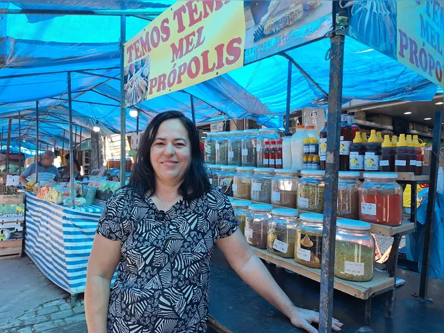 Nora de Antônio, Adriana também é comerciante e vende temperos