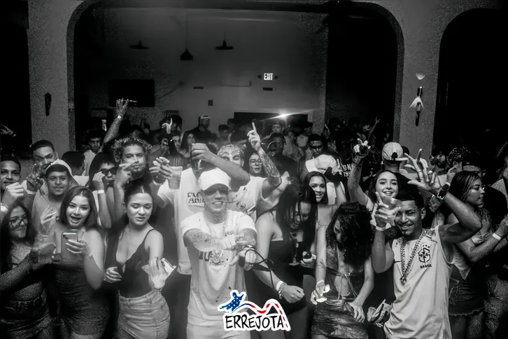 Direto do Morro do Martins para o mundo: DJ Bertolossi representa São Gonçalo nos palcos internacionais