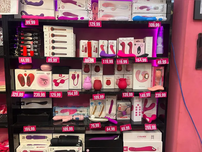 Vibradores e outros sextoys ganham cada vez mais espaço nas prateleiras e nos relacionamentos, contribuindo para o prazer e o autoconhecimento