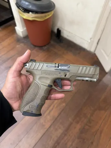 Pistola apreendida na ação