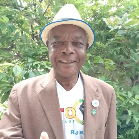 Hugo Camburão é o presidente da escola de samba Pingo D'agua