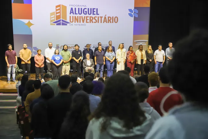 Os primeiros 500 alunos receberam um cheque simbólico durante o evento