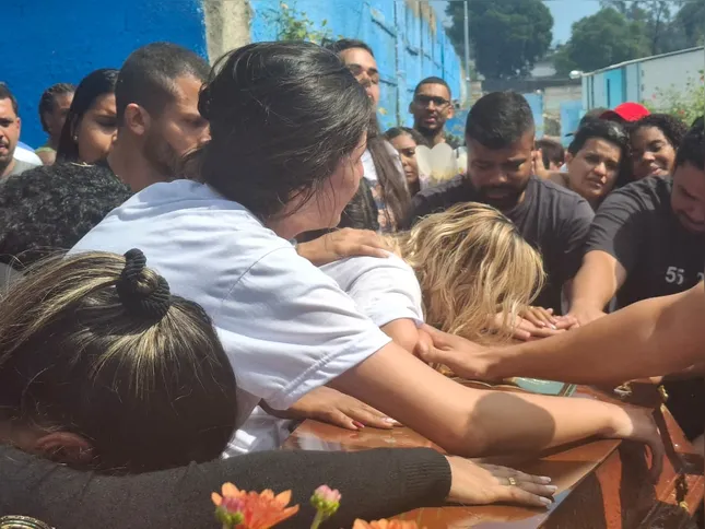 O jovem foi vítima de uma agressão violenta, que pode ter sido premeditada