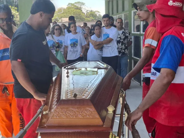 Bruno Rodrigues Ventura, de 29 anos, foi sepultado nesta quarta (10) em Maricá