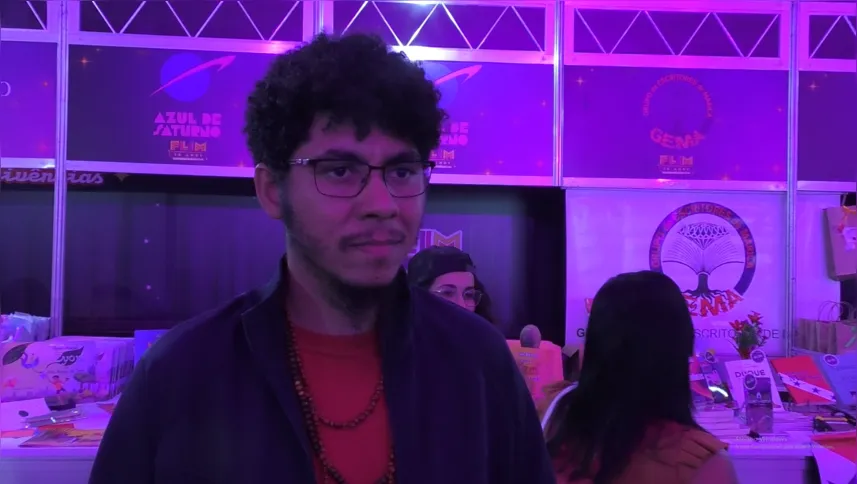 Responsável por editora Azul de Saturno celebra primeiro ano do ponto de cultura na Flim