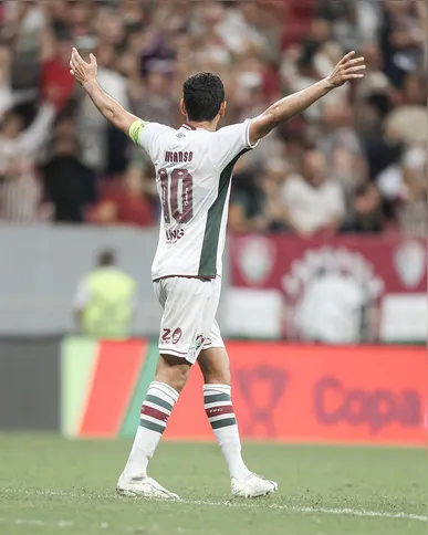 Ganso marcou o gol mais bonito do jogo, fechando a goleada Tricolor
