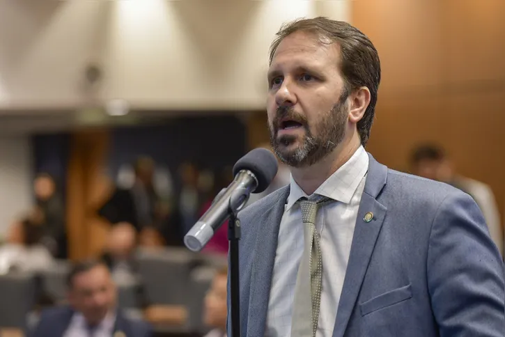 "Estamos construindo um relatório sobre a crise energética no estado e defendendo que a renovação da concessão seja barrada", disse deputado