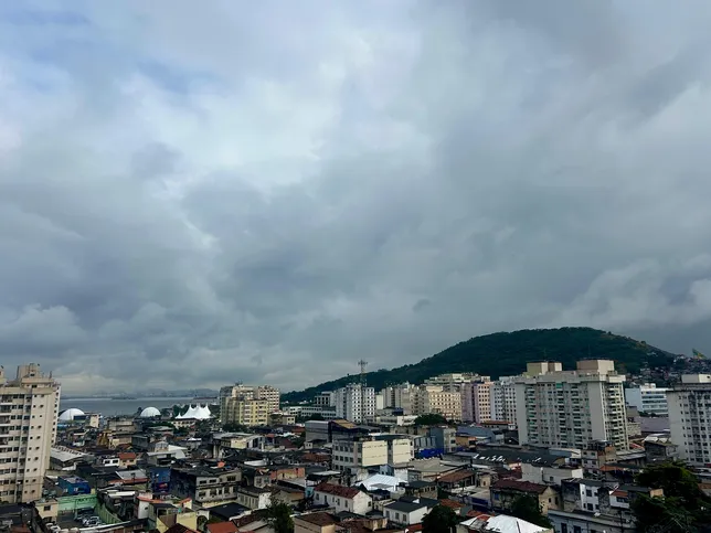 Previsão do tempo aponta queda nas temperaturas e possibilidade de chuva
