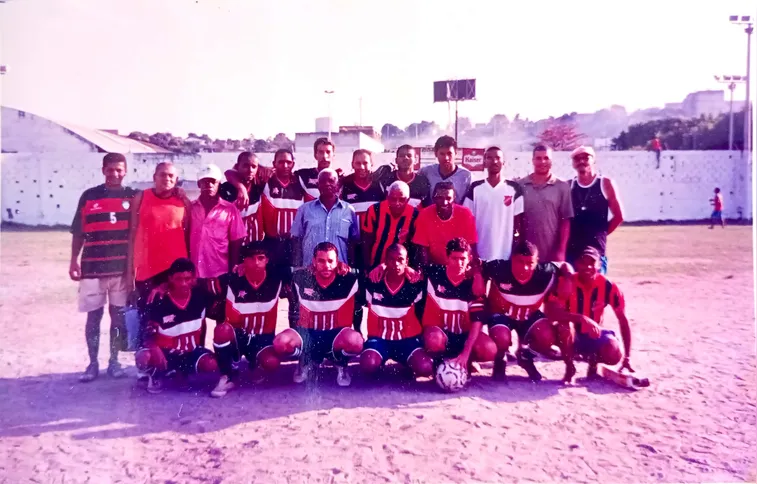 Ex-jogadores do Gradim relembram os tempos áureos do clube e reforçam a importância do campo como espaço social