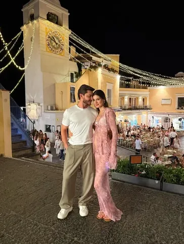 Camila Queiroz e Klebber Toledo na Itália