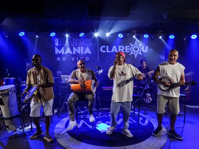 Imagem ilustrativa da imagem Grupo Clareou volta aos estúdios da Rádio Mania, em Niterói, com show inédito