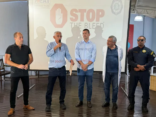 O curso foi encerrado com o prefeito Capitão Nelson, o secretário de estado das Cidades, Douglas Ruas, e os diretores do Heat entregando os certificados aos agentes