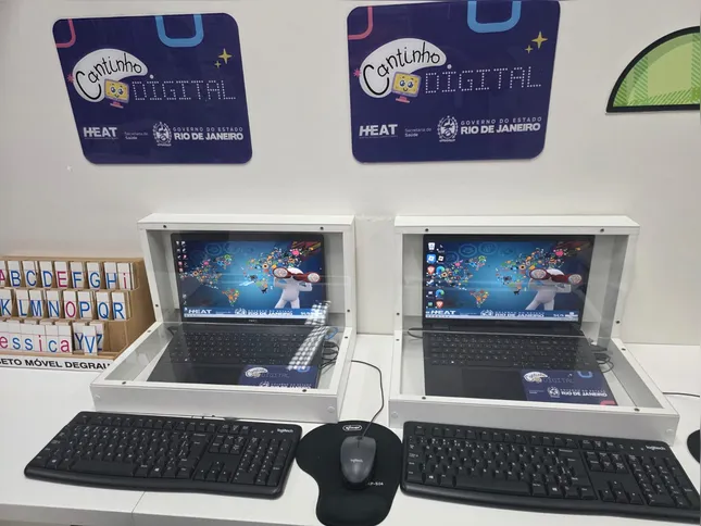 Na brinquedoteca do HEAT, as crianças têm acesso a outras atividades lúdicas, como videogame, televisão e dezenas de brinquedos durante a sua internação