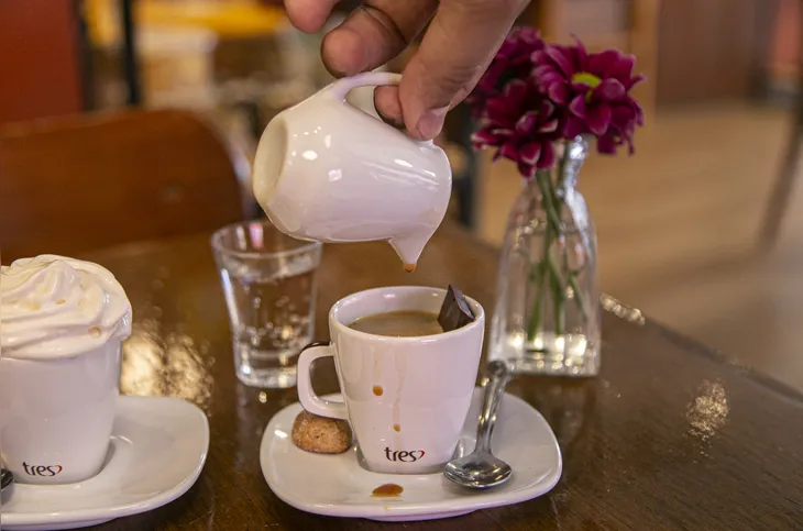 Espresso com chocolate
