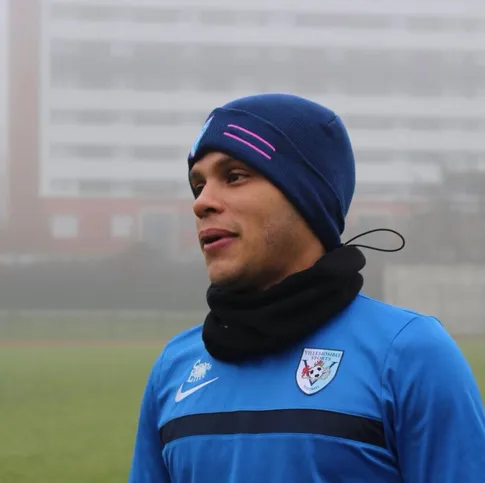 João Luka em treino no Villemomble, da França