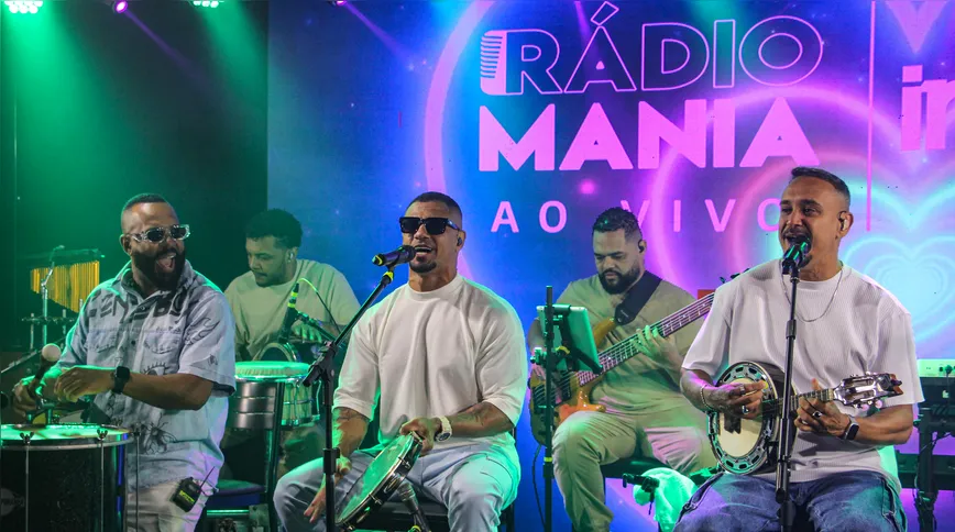 Grupo formado em Niterói cantou grandes sucessos e animou o público nos estúdios da Rádio Mania