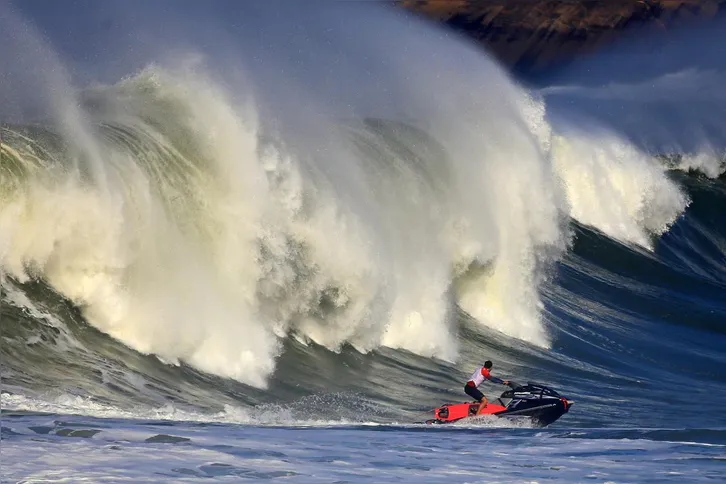 Entre agosto e setembro, os surfistas de ondas grandes viverão a expectativa da disputa do 7º Itacoatiara Big Wave
