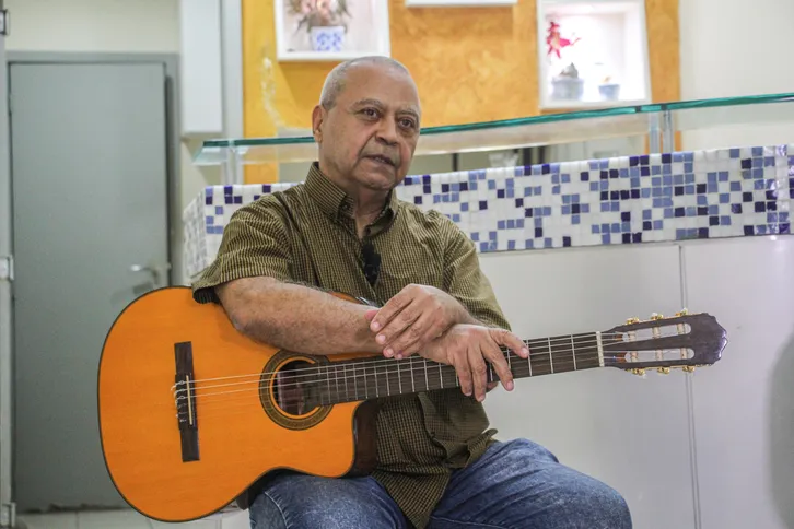Instrumentista e produtor musical, Júlio tem outros projetos musicais