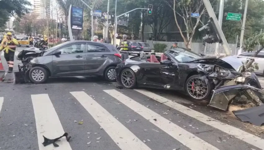 Porsche de Gato Preto, após acidente na Avenida Faria Lima