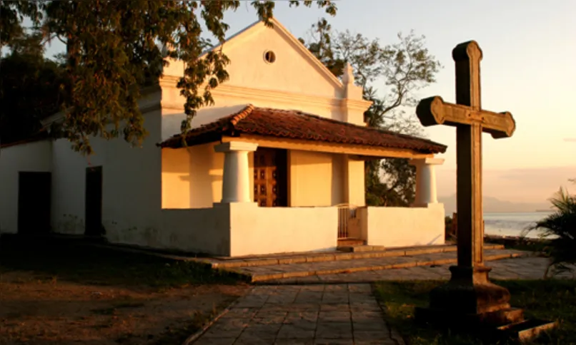 A cidade guarda ainda relíquias religiosas como a Capela da Luz