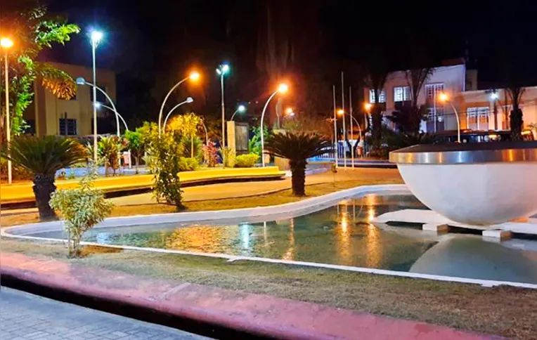 Praça Zé Garoto (Estefânia de Carvalho), que mistura história, paisagismo e memória da educação local