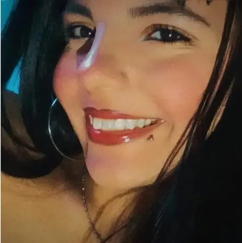 A dona de casa e mãe de Laryssa está preocupada com a saúde da jovem que apresenta problemas respiratórios e que precisa de medicação constante