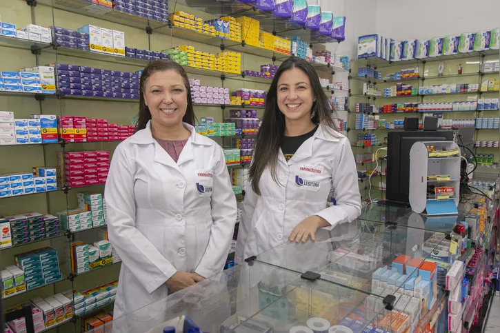 Imagem ilustrativa da imagem Mãe e filha farmacêuticas inauguram drogaria com foco em atendimento humanizado na Trindade