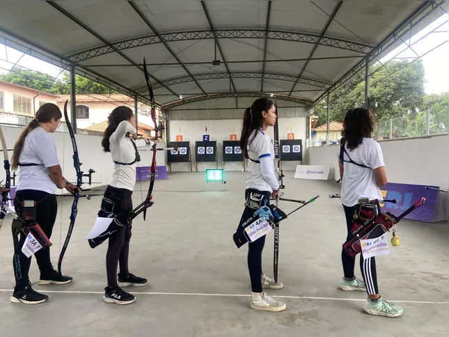Imagem ilustrativa da imagem Maricá sedia competição de tiro com arco dos Jogos Escolares do RJ