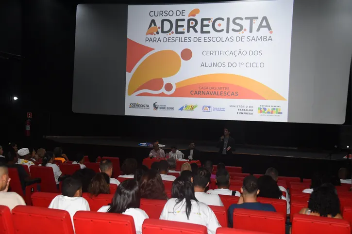 Durante o aprendizado, os alunos tiveram contato com técnicas fundamentais para a produção de adereços