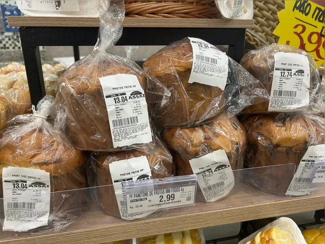Panetones já aparecem nas prateleiras e dividem opiniões entre consumidores