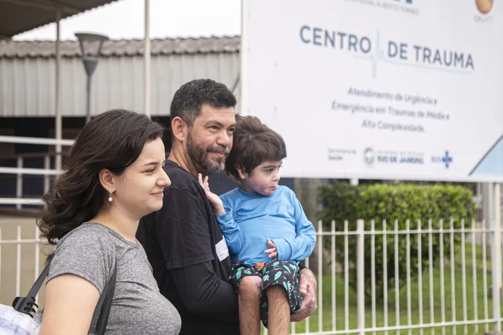 "Ele é uma criança muito forte e, às vezes, viu situações muito difíceis ao redor aqui dentro do Hospital", conta o pai